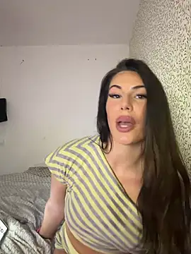 Snapshot of ItsMina_ chatting on July 11, 9:05 pm ItsMina online show from July 11, 9:05 pm
