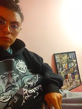 Tian Valenzia online show from July 11, 9:38 pm