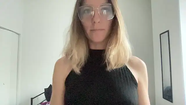 quirkyquinn online show from July 15, 4:34 pm