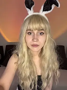 Charlotte Pretty online show from July 14, 5:01 am