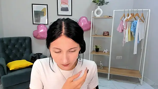 AnneMullins online show from July 16, 1:39 pm