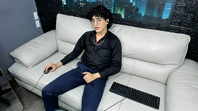 Snapshot of ElliotNoir chatting on July 15, 6:35 pm ElliotNoir online show from July 15, 6:35 pm