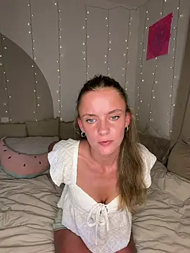 Stella Rosee online show from July 17, 6:35 pm