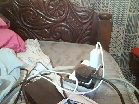 queenzulfa online show from August 8, 9:00 am