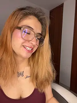 Snapshot of SweetSussy_ chatting on July 30, 4:00 am SweetSussy online show from July 30, 4:00 am