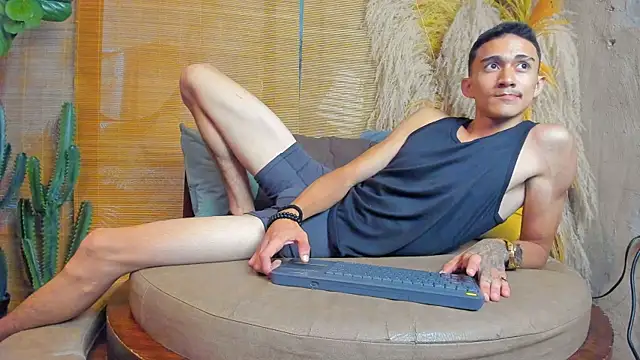 Snapshot of DemondSalvatore chatting on July 19, 7:28 pm DemondSalvatore online show from July 19, 7:28 pm