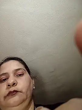 Snapshot of Cynthia186 chatting on August 2, 8:46 am Cynthia186 online show from August 2, 8:46 am