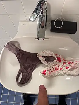 swissboy22 online show from April 26, 2:48 pm