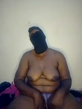 queenofbeautyss online show from July 21, 1:57 pm