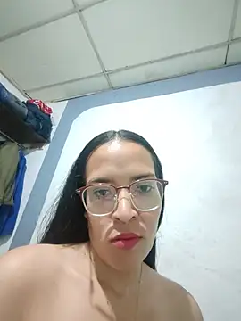 Snapshot of KatalinaF chatting on August 10, 3:32 am KatalinaF online show from August 10, 3:32 am