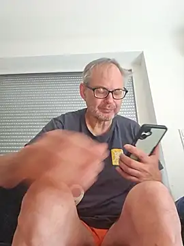 Snapshot of luxrom196806 chatting on July 28, 7:48 am luxrom196806 online show from July 28, 7:48 am