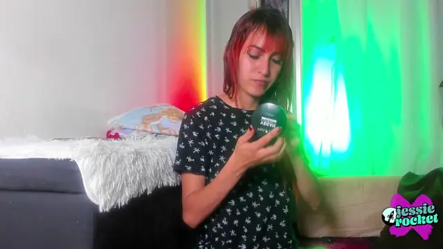 jessierocketx online show from December 16, 7:30 pm