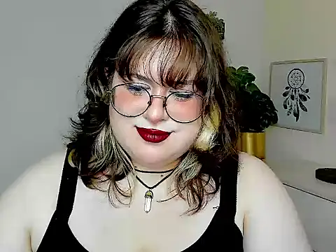 Snapshot of OpheliaLush chatting on August 4, 5:43 am OpheliaLush online show from August 4, 5:43 am