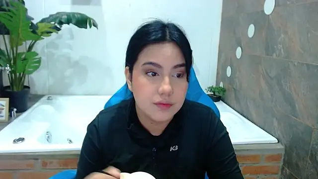 Snapshot of Cloe_Hanson chatting on July 29, 10:35 am Cloe Hanson online show from July 29, 10:35 am