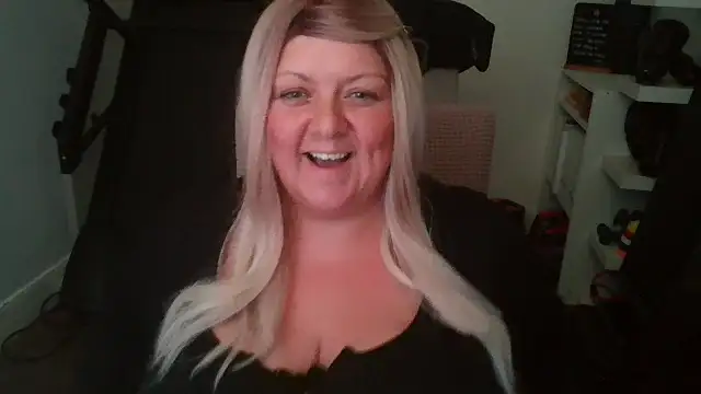 Blonde Exclusive online show from August 1, 1:54 pm