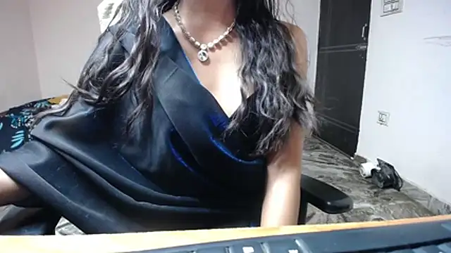 Lyra luxe online show from August 2, 7:45 pm