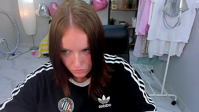 Snapshot of GiovannaLaw chatting on August 9, 1:38 pm GiovannaLaw online show from August 9, 1:38 pm