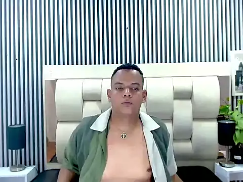 Snapshot of Papi_95 chatting on August 1, 12:59 pm Papi 95 online show from August 1, 12:59 pm
