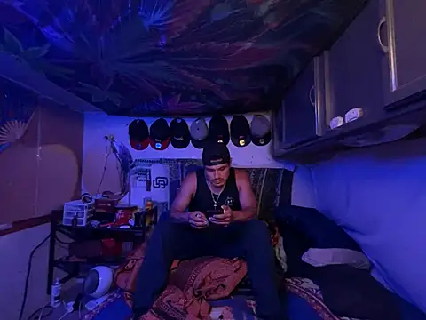 OmarSalasxh33 online show from August 4, 11:24 am