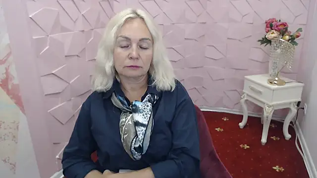 Jinna luvv online show from August 5, 10:40 am