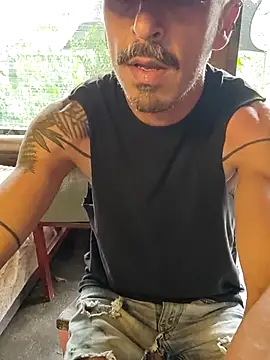 Exhibguy16 online show from August 6, 9:17 pm