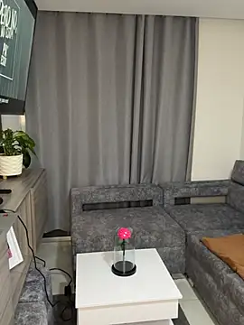 bella roger online show from August 6, 2:24 am