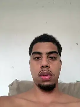Snapshot of fferreiraaz chatting on August 7, 4:42 pm fferreiraaz online show from August 7, 4:42 pm