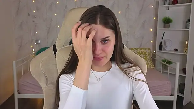 Alison Bell online show from August 9, 12:12 am