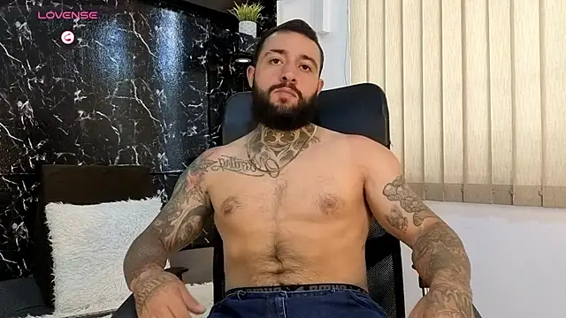 Snapshot of Mister_venom1 chatting on August 9, 8:47 pm Mister venom1 online show from August 9, 8:47 pm