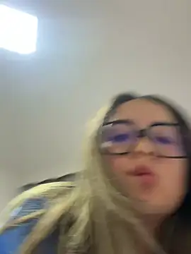 Snapshot of CAMMILEE chatting on August 10, 3:43 am CAMMILEE online show from August 10, 3:43 am