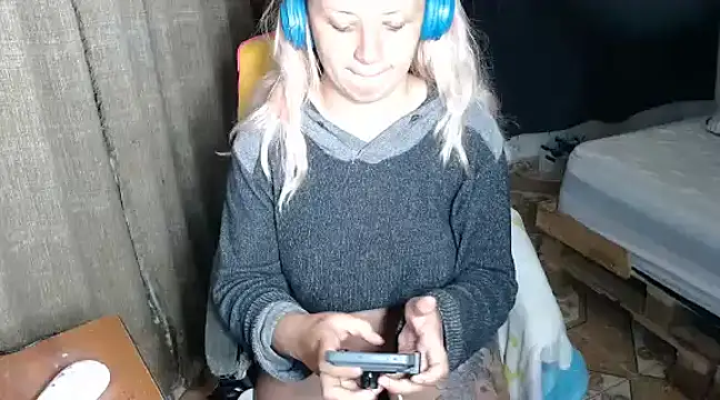 Snapshot of kattydirtylol chatting on January 18, 1:08 am kattydirtylol online show from January 18, 1:08 am