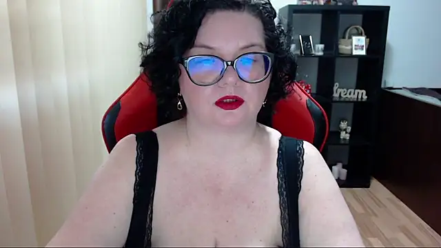 MissTroublle online show from March 7, 9:40 am