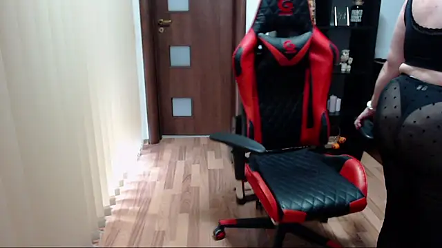 MissTroublle online show from October 18, 12:28 pm