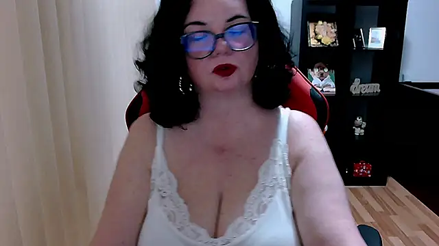 MissTroublle online show from June 17, 9:45 am