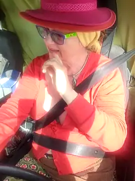 MucMilf59 online show from March 25, 12:44 pm