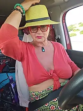 Snapshot of MucMilf59 chatting on July 9, 9:02 am MucMilf59 online show from July 9, 9:02 am