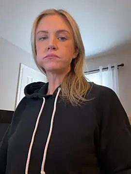 Kay Cakes online show from February 24, 8:40 pm