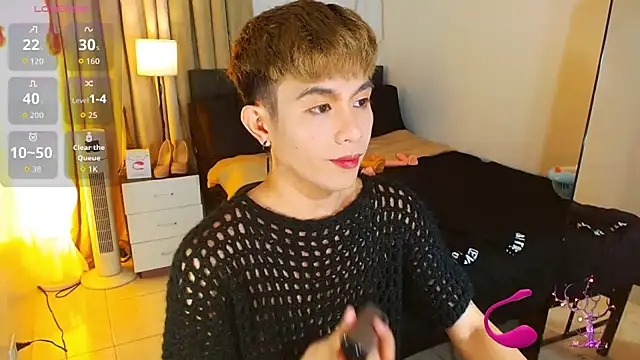 Snapshot of WildestTwink chatting on July 21, 1:35 pm WildestTwink online show from July 21, 1:35 pm