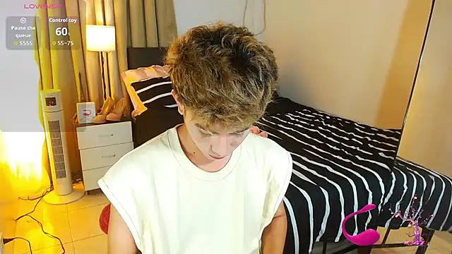 Snapshot of WildestTwink chatting on July 28, 2:46 pm WildestTwink online show from July 28, 2:46 pm