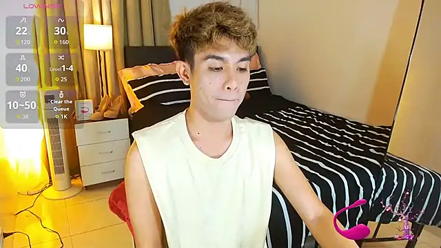 Snapshot of WildestTwink chatting on July 28, 3:21 pm WildestTwink online show from July 28, 3:21 pm