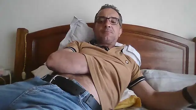 Snapshot of CarlosRocha73 chatting on April 9, 11:04 am CarlosRocha73 online show from April 9, 11:04 am