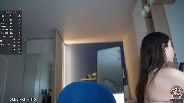 LAUREL HAZEL online show from February 20, 7:19 pm