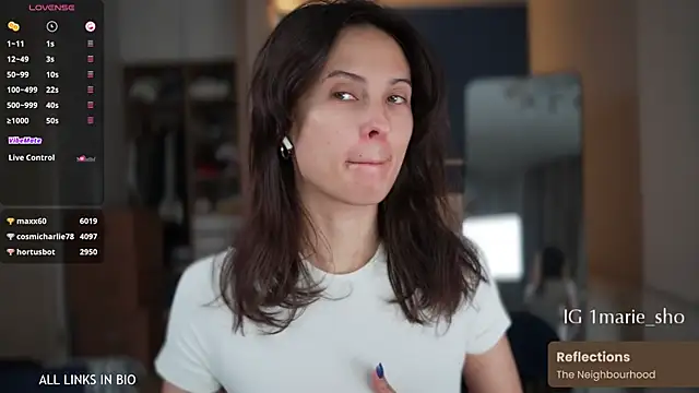 LAUREL HAZEL online show from November 1, 10:50 am