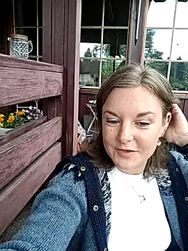 SwedishJennifer online show from June 10, 1:32 pm