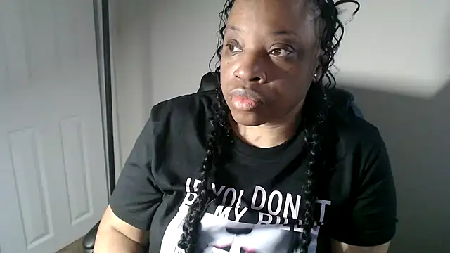 Sexymona1218 online show from May 4, 10:50 pm