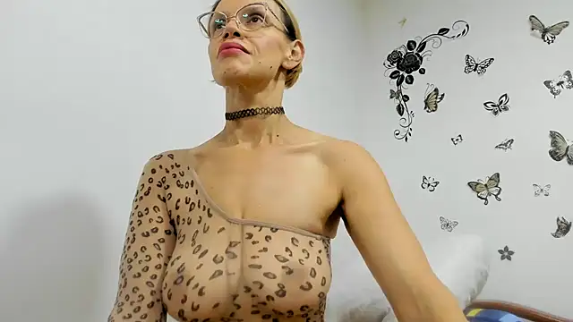 jennifersmit1 online show from July 10, 5:04 pm