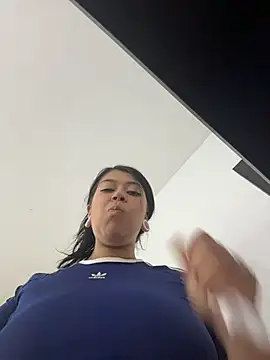 emilyjohanson online show from April 21, 1:18 am