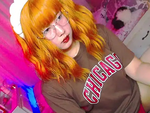HOTnWILDalice online show from June 3, 3:42 am