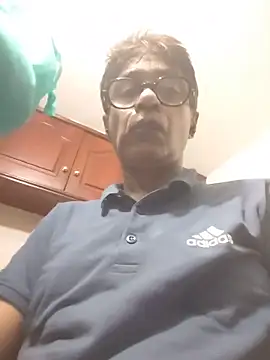 iamkahn 44 online show from June 9, 1:23 pm