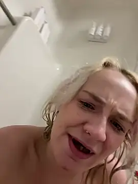 SugarTits199869 online show from April 13, 3:34 am